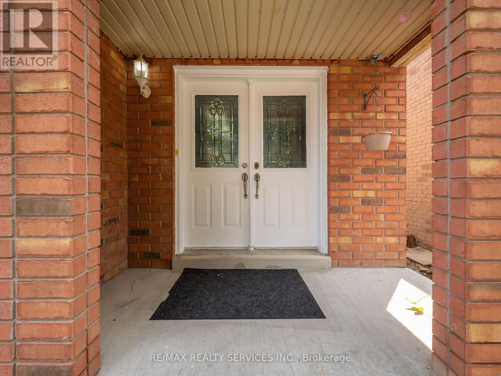 33 ECHORIDGE DRIVE Image 4