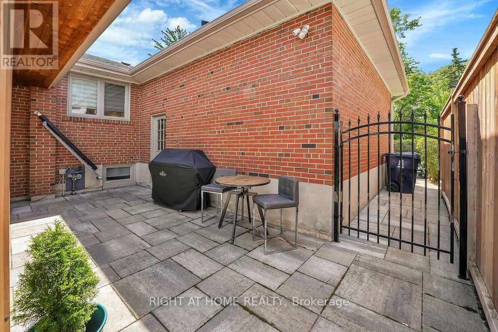 6 BEAUMARIS CRESCENT Image 38