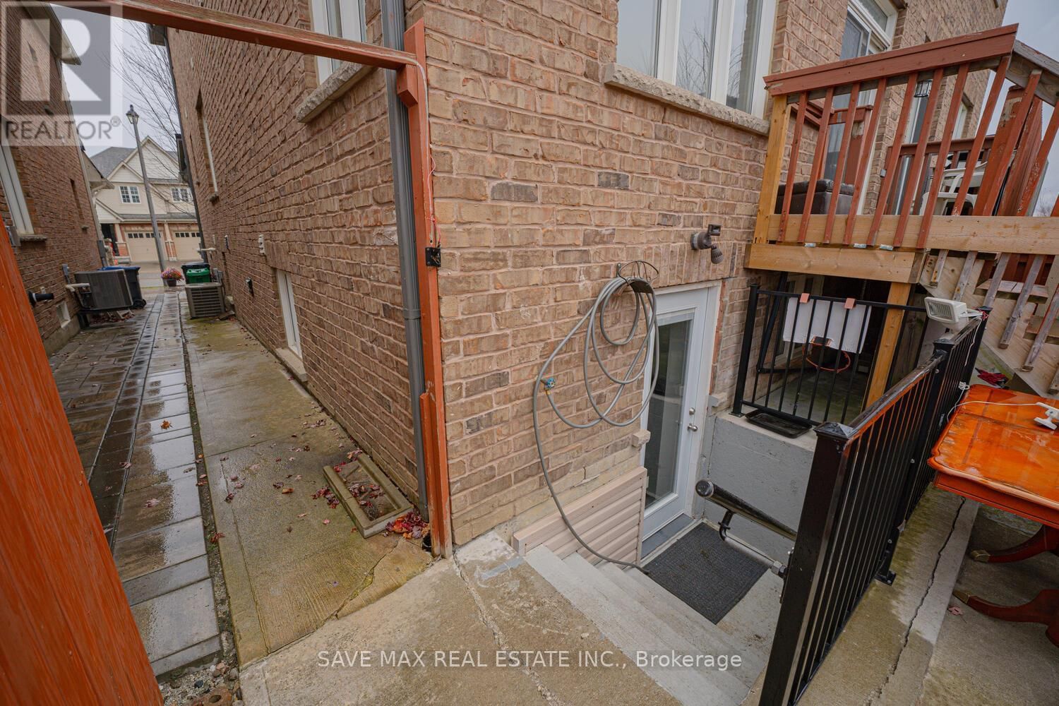 12 LOSINO STREET Image 29