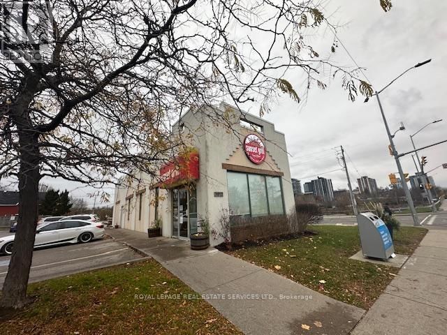 102 LAKESHORE ROAD W Image 9