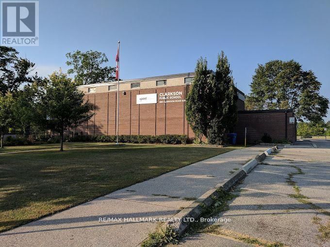 GR42 - 1575 LAKESHORE ROAD W Image 21