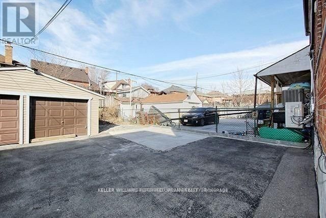 UPPER - 2286 DUFFERIN STREET Image 9