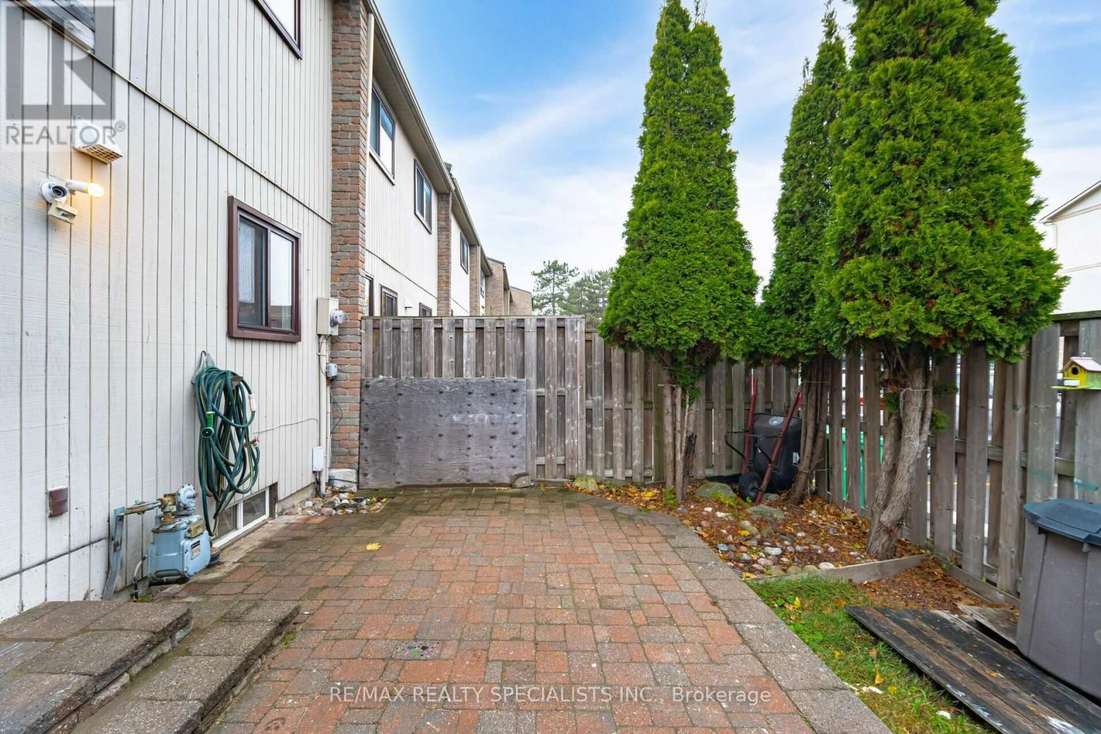 8 - 8 GUILDFORD CRESCENT Image 36