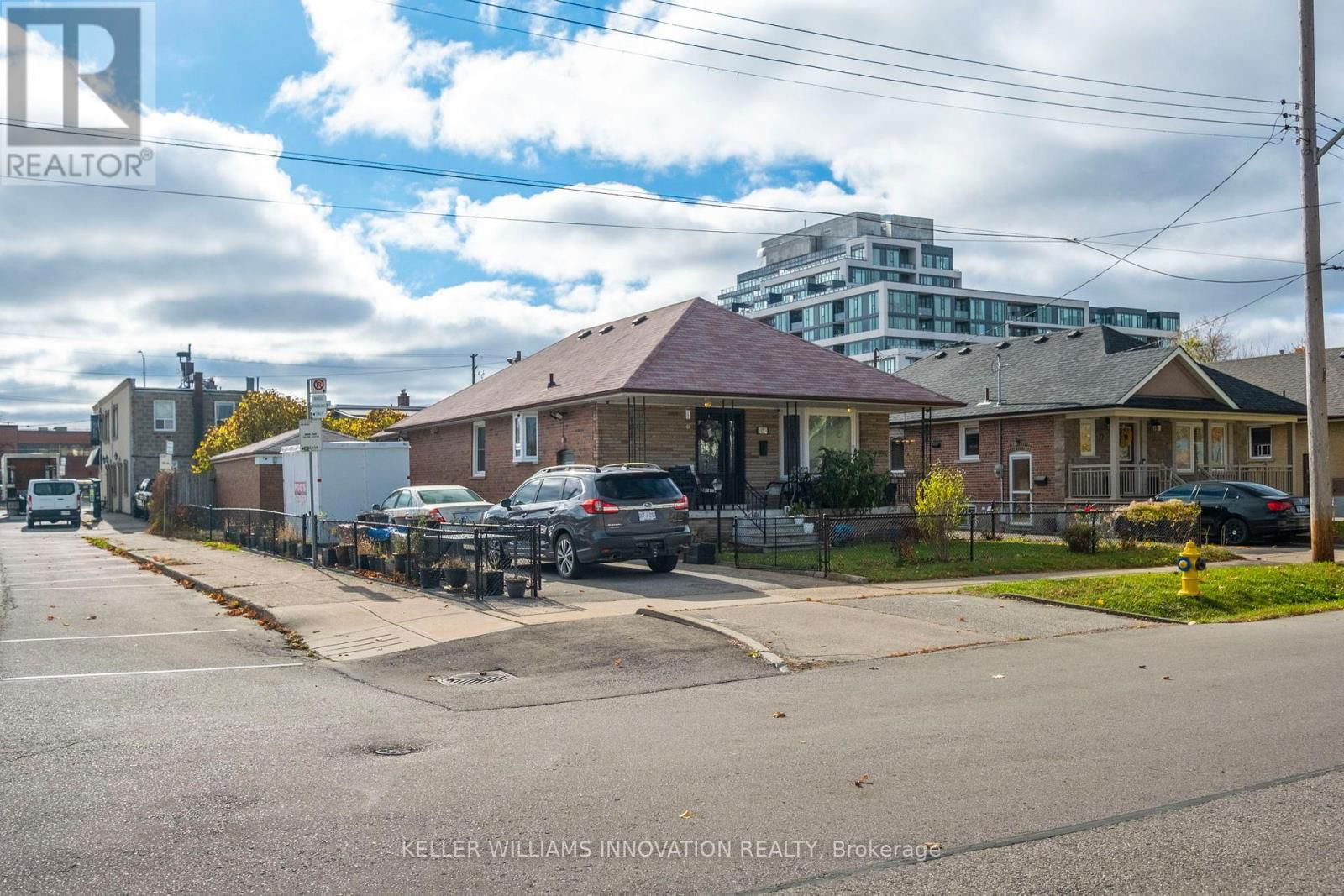 15 ROSEWOOD AVENUE Image 32