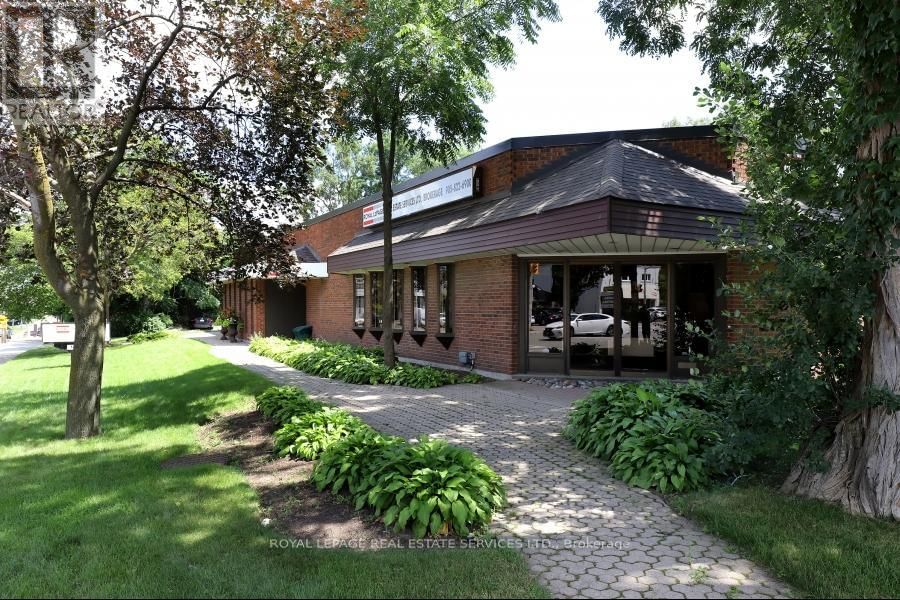 1654 LAKESHORE ROAD WEST Image 1