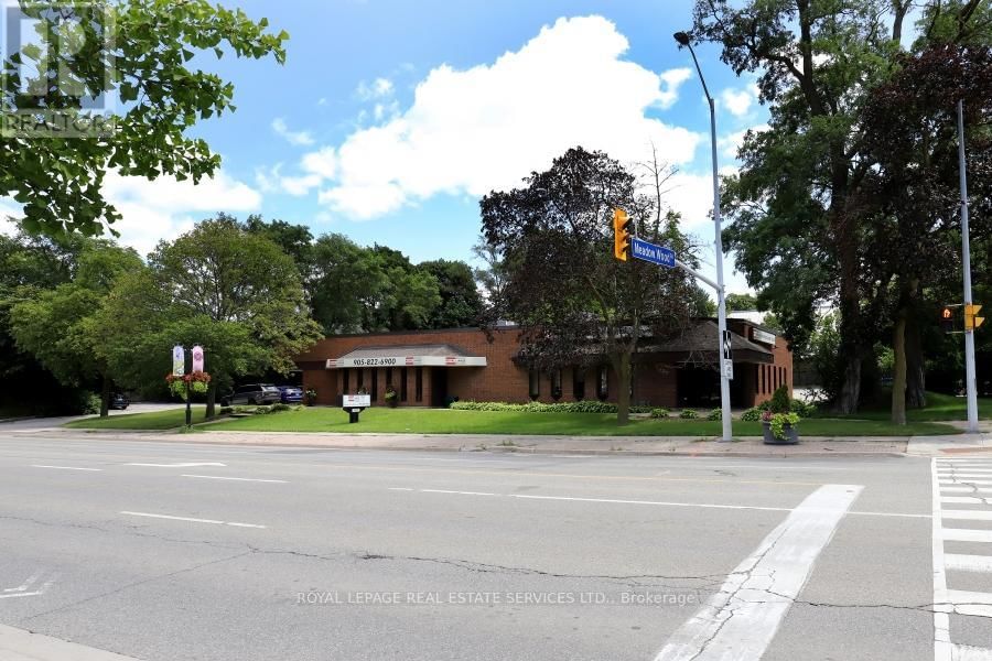 1654 LAKESHORE ROAD WEST Image 10