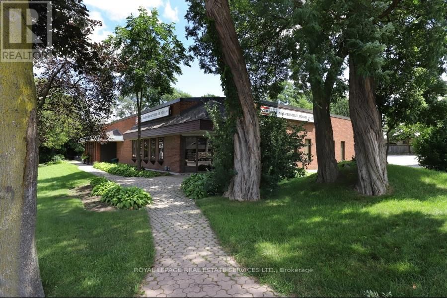 1654 LAKESHORE ROAD WEST Image 2