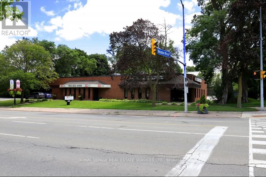 1654 LAKESHORE ROAD WEST Image 9