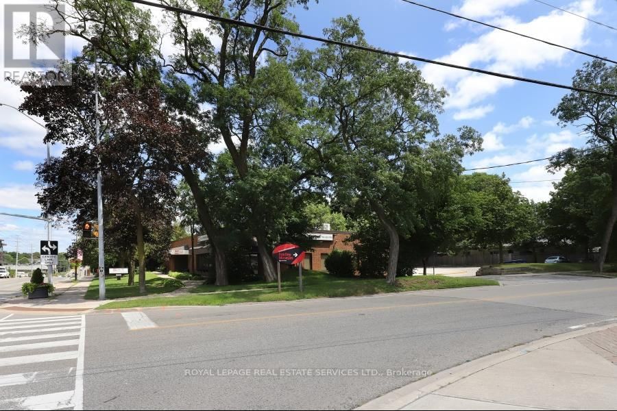 1654 LAKESHORE ROAD W Image 16