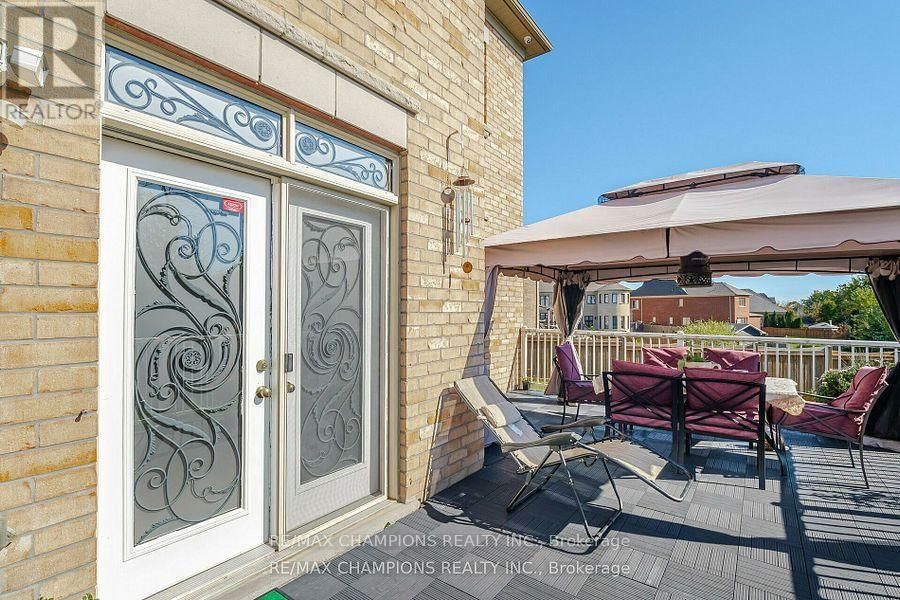 18 BEDOUIN CRESCENT Image 12