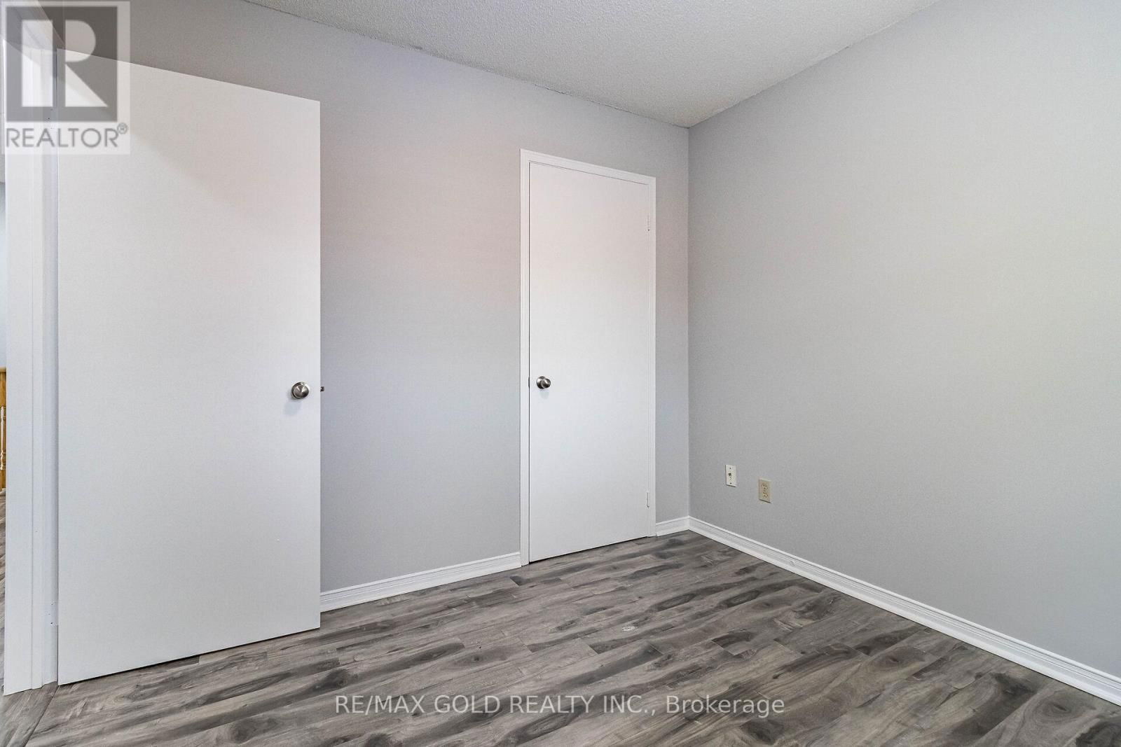 130 TOBA CRESCENT Image 34