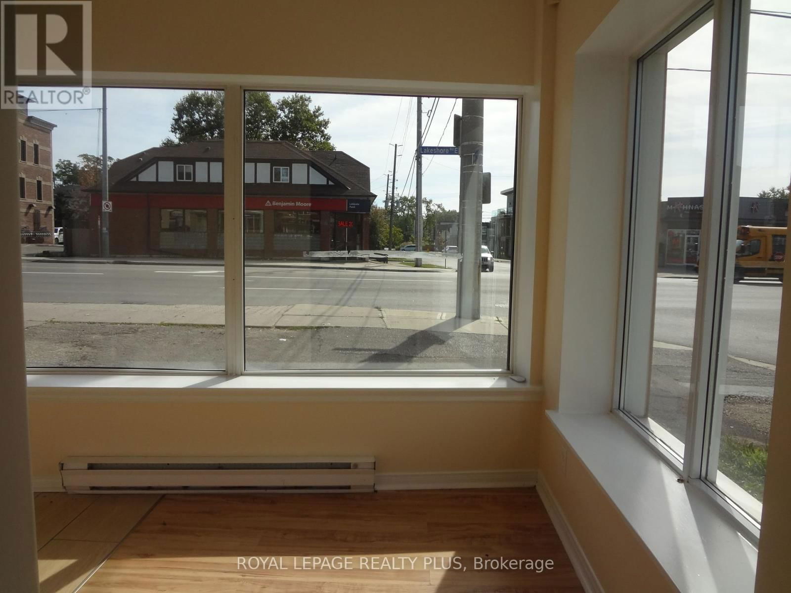 743 LAKESHORE ROAD E Image 7