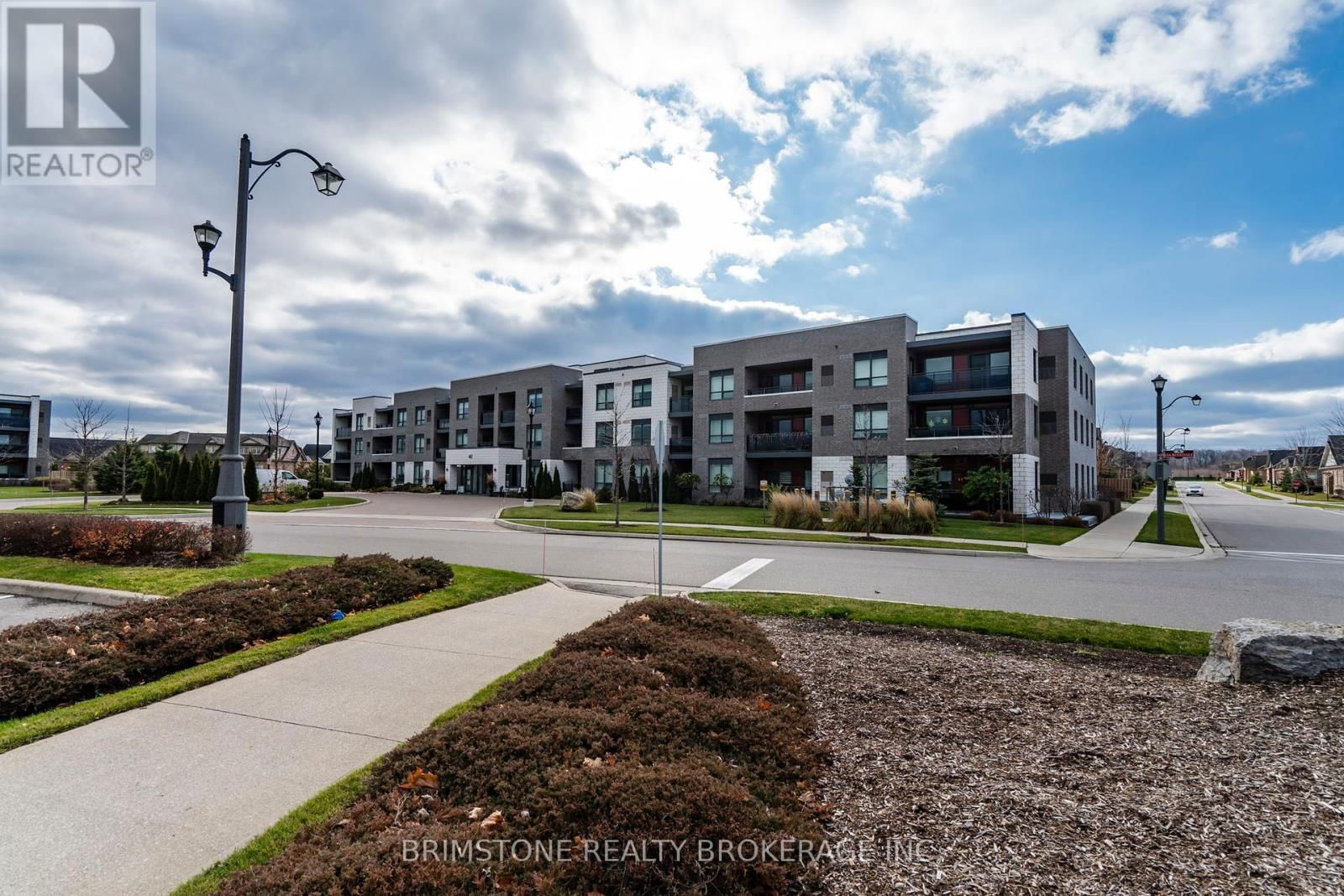 112 - 40 VIA ROSEDALE Image 1