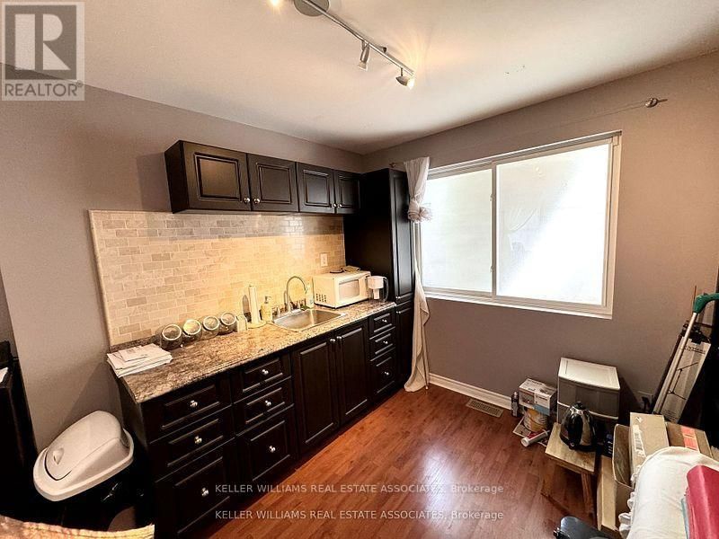 270 LAKESHORE ROAD EAST Image 10