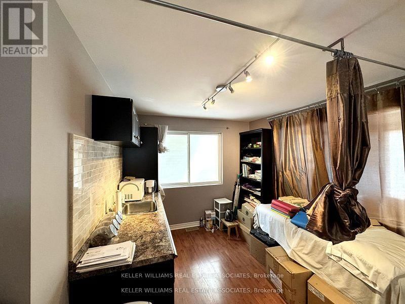 270 LAKESHORE ROAD EAST Image 11