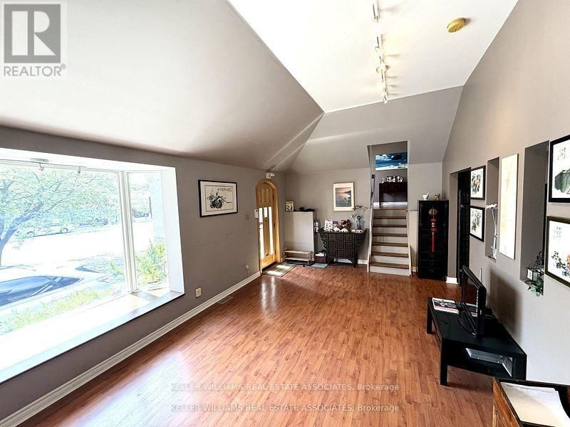 270 LAKESHORE ROAD EAST Image 12