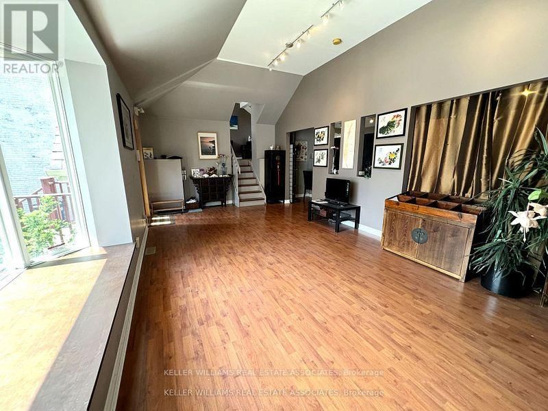 270 LAKESHORE ROAD EAST Image 13