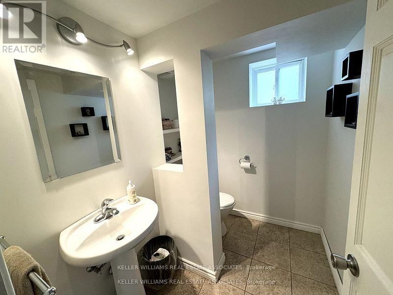 270 LAKESHORE ROAD EAST Image 14