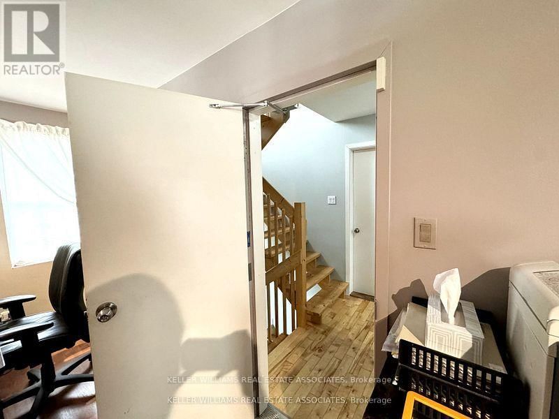 270 LAKESHORE ROAD EAST Image 15