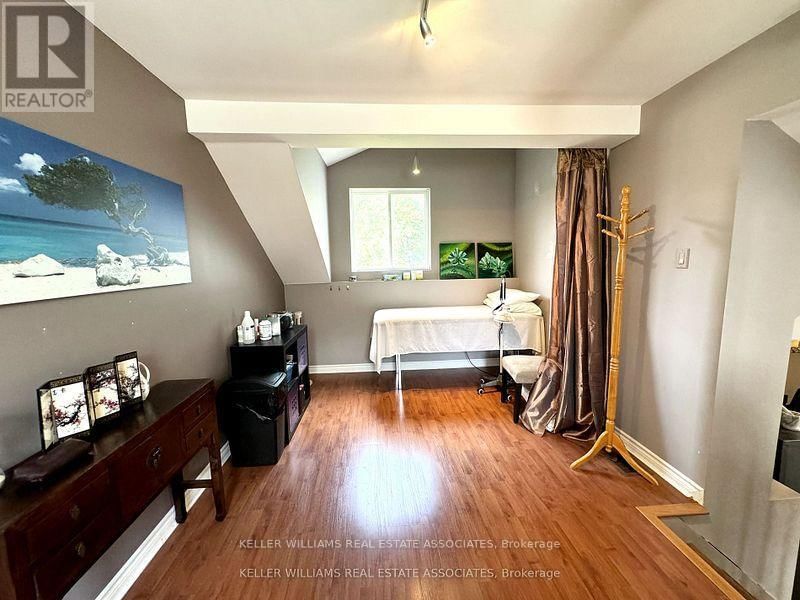 270 LAKESHORE ROAD EAST Image 5