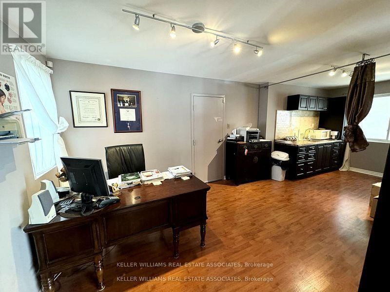 270 LAKESHORE ROAD EAST Image 7