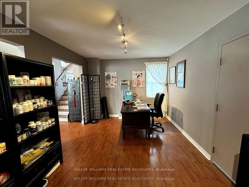 270 LAKESHORE ROAD EAST Image 8