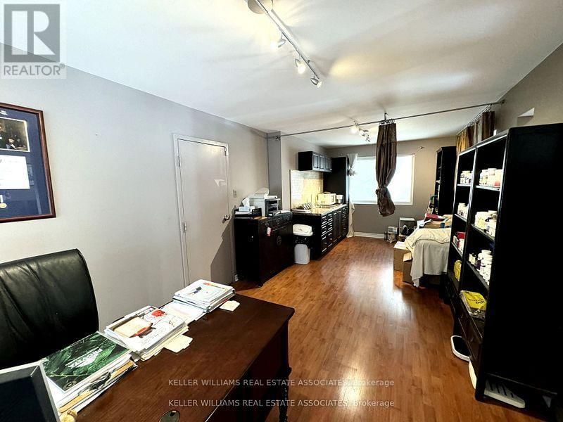 270 LAKESHORE ROAD EAST Image 9