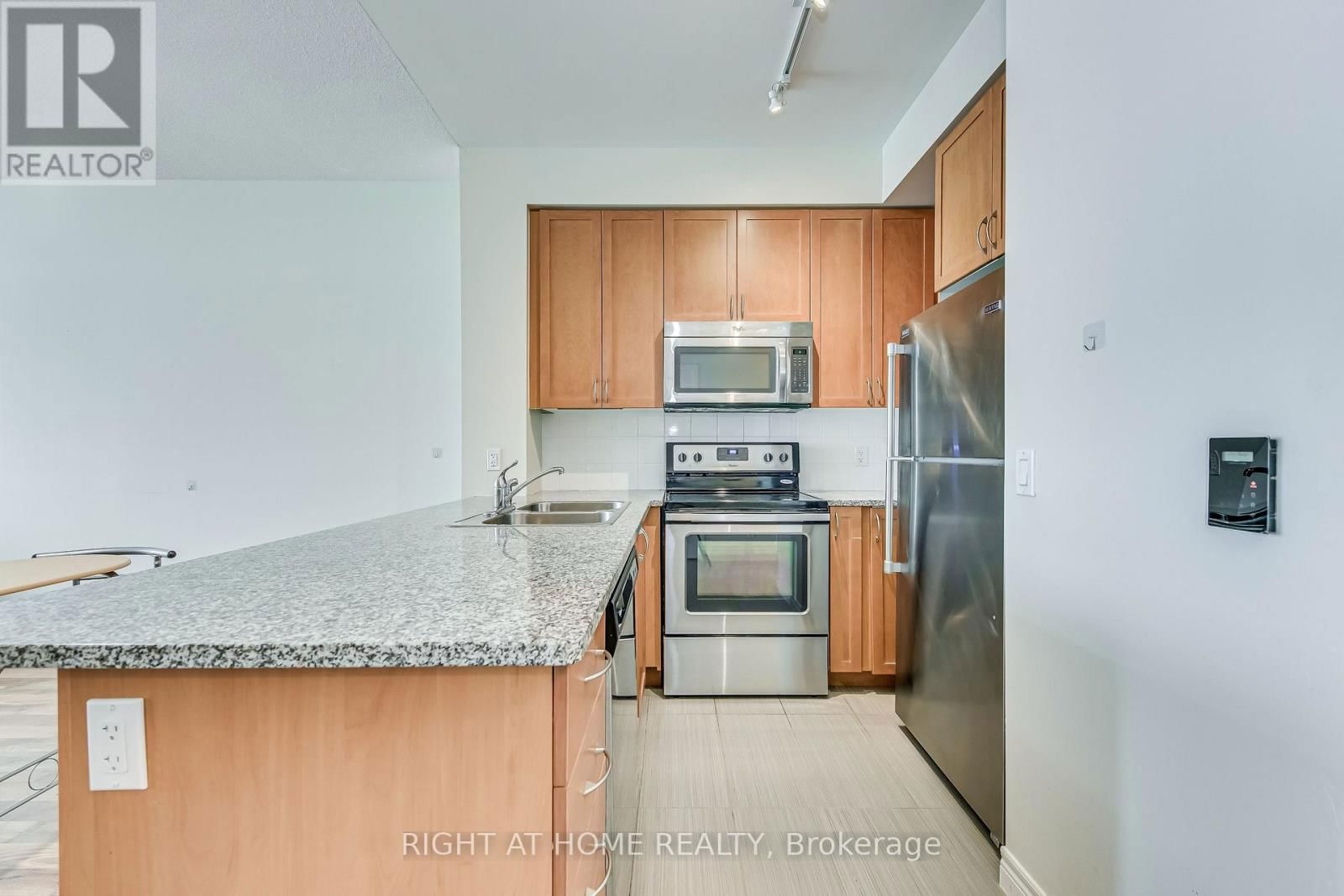 1112 - 339 RATHBURN ROAD W Image 10