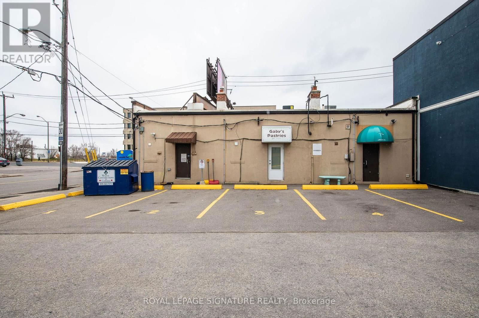 3588 DUFFERIN STREET Image 15