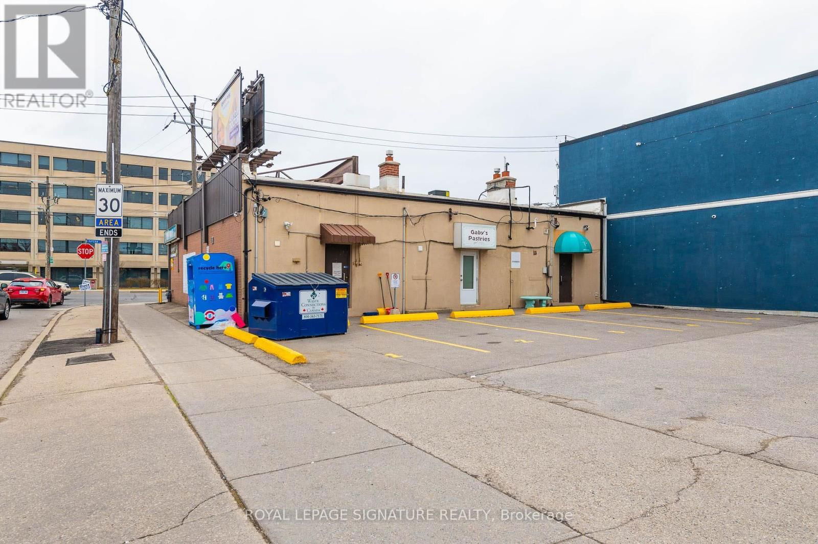 3588 DUFFERIN STREET Image 16