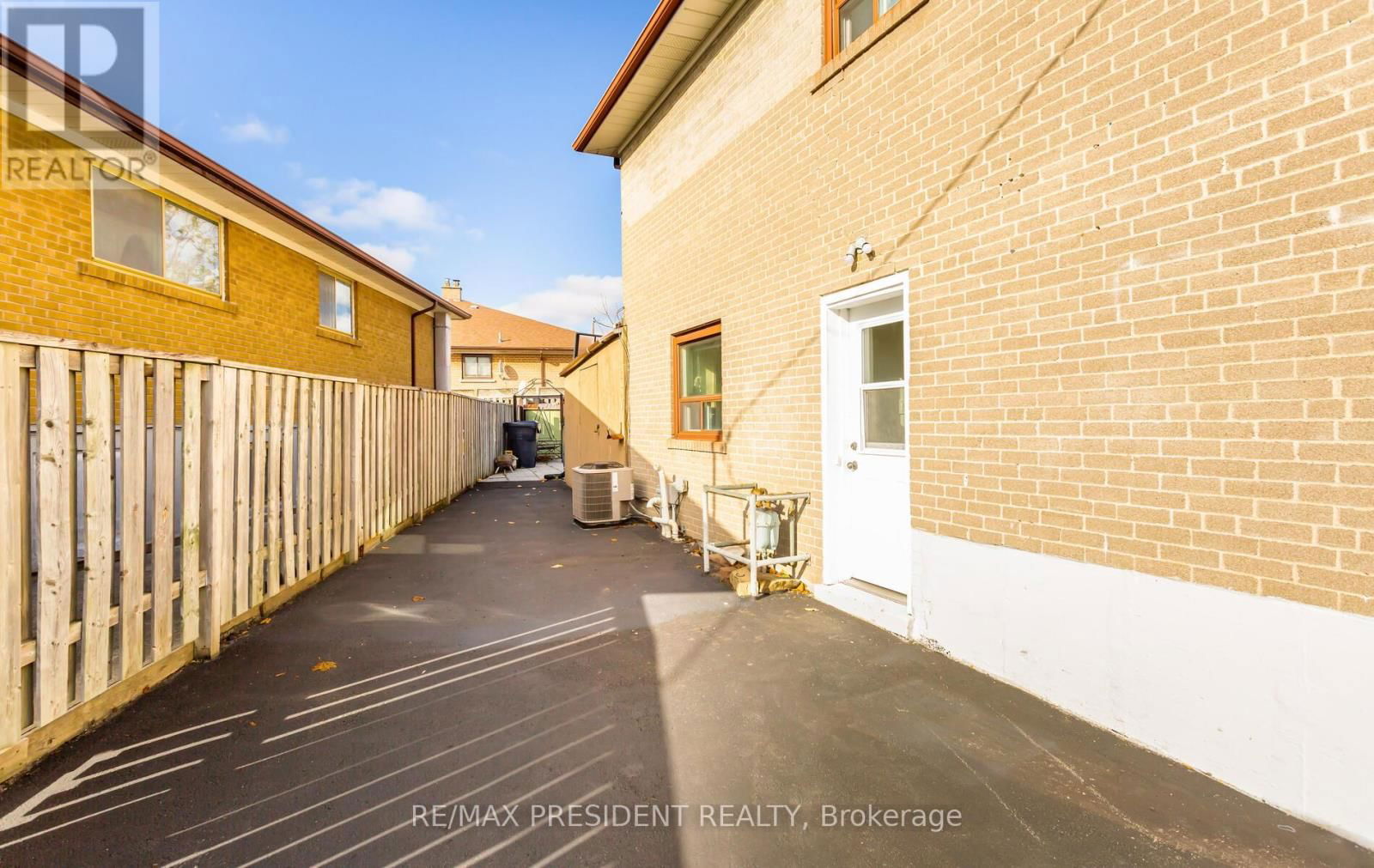 3 CLAYHALL CRESCENT Image 36