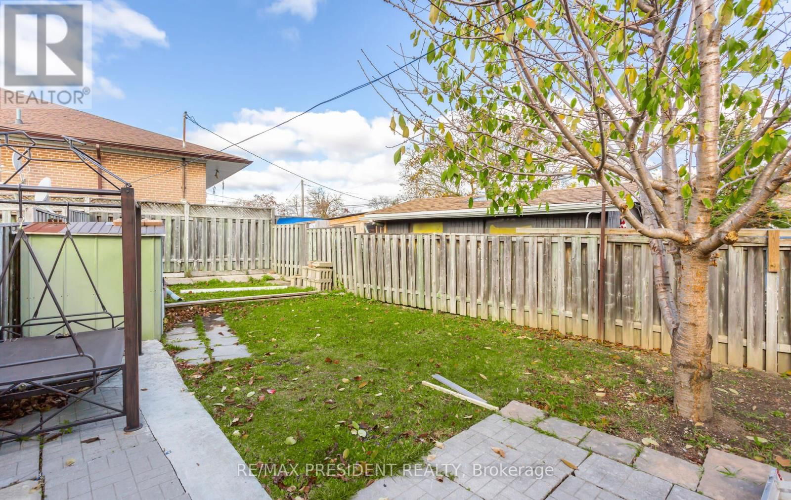 3 CLAYHALL CRESCENT Image 37