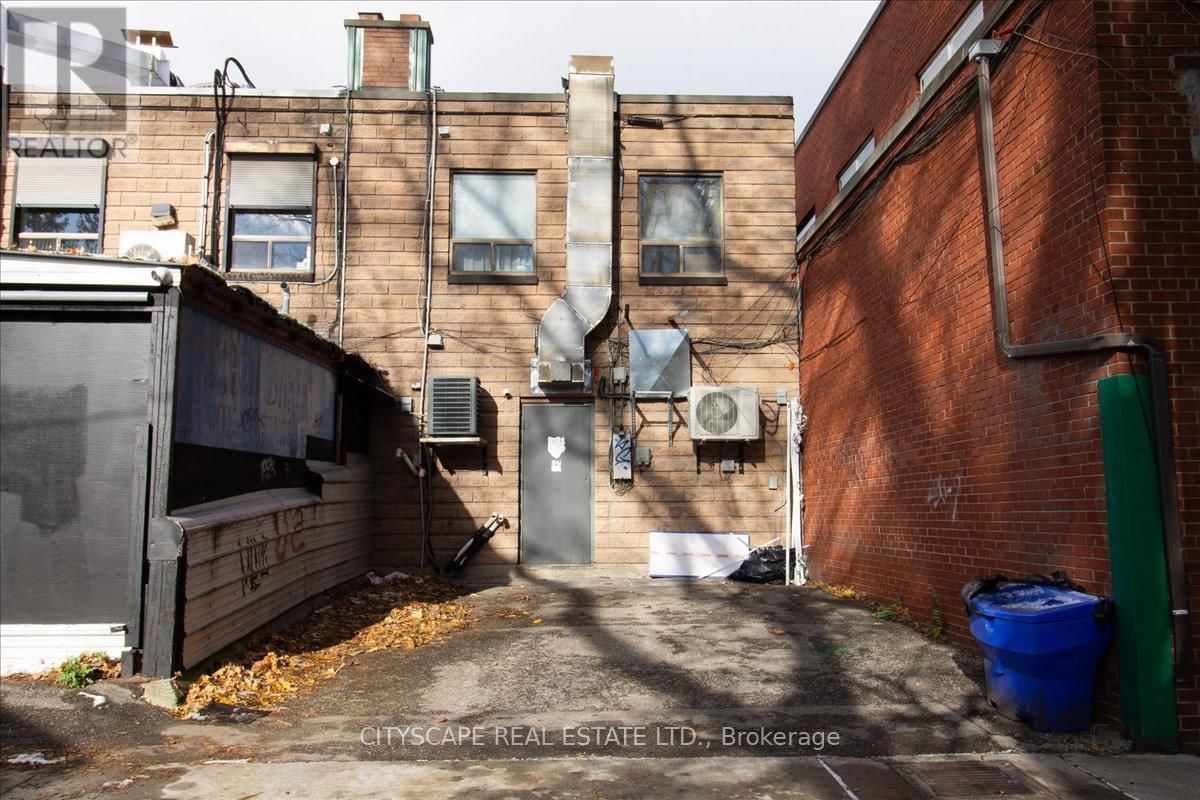 2943A BLOOR STREET W Image 11