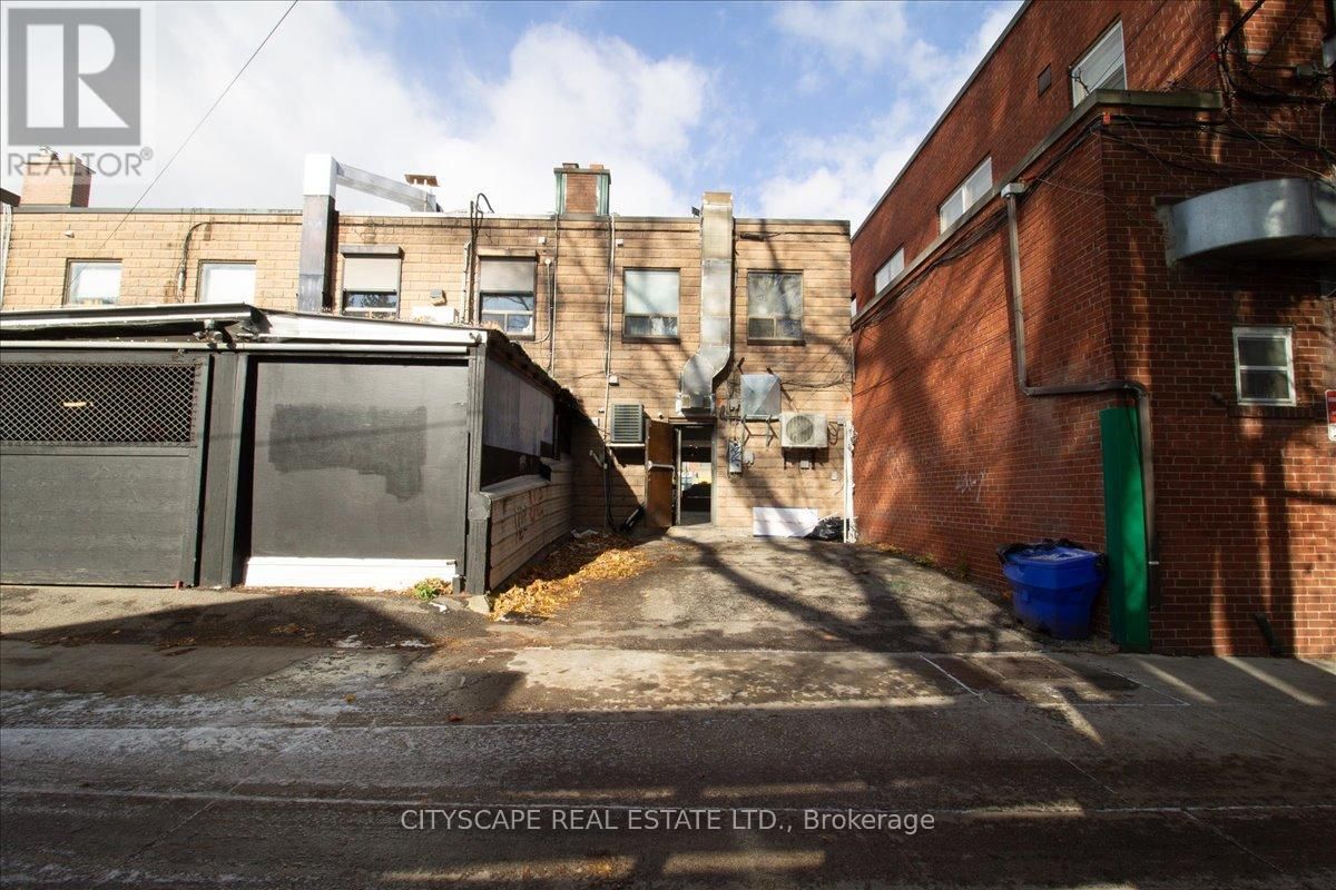 2943A BLOOR STREET W Image 12