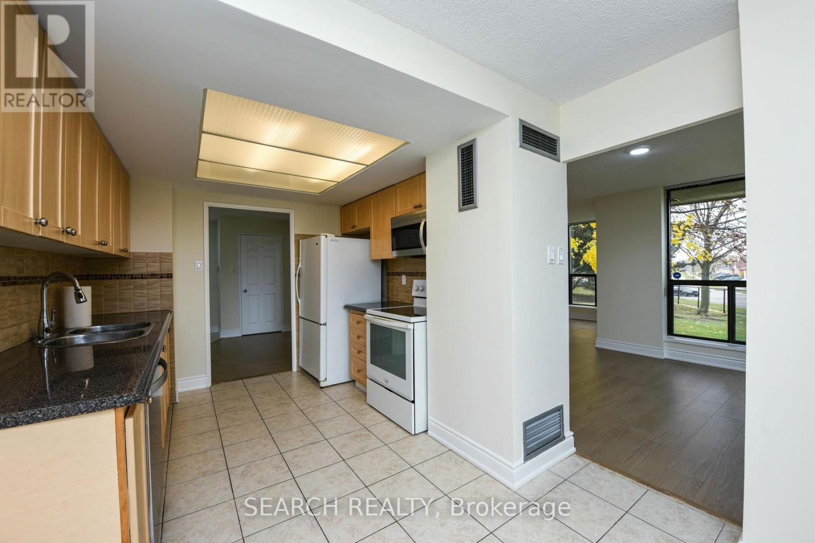 101 - 1155 BOUGH BEECHES BOULEVARD Image 16