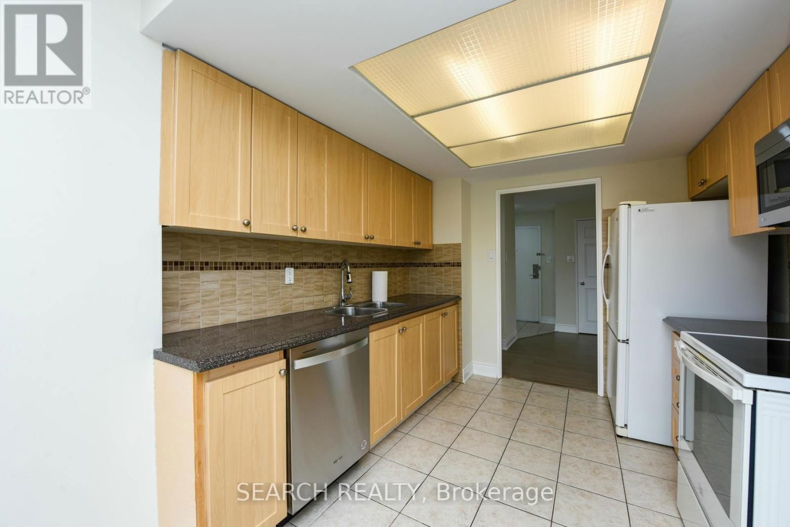 101 - 1155 BOUGH BEECHES BOULEVARD Image 18