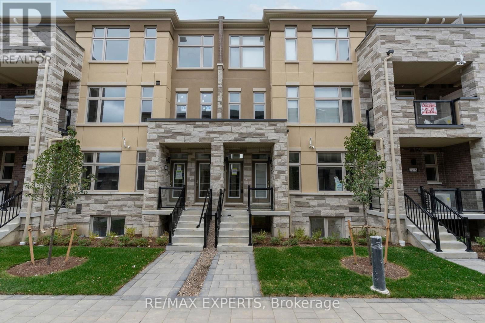 8 - 15 FIELDRIDGE CRESCENT W Image 1