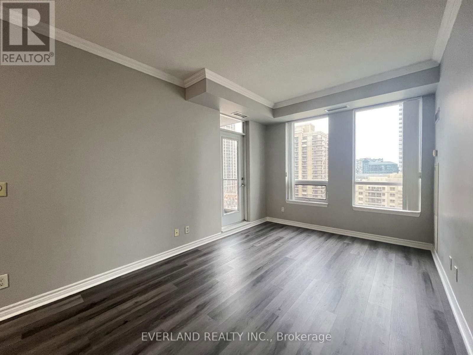 901 - 388 PRINCE OF WALES DRIVE Image 2