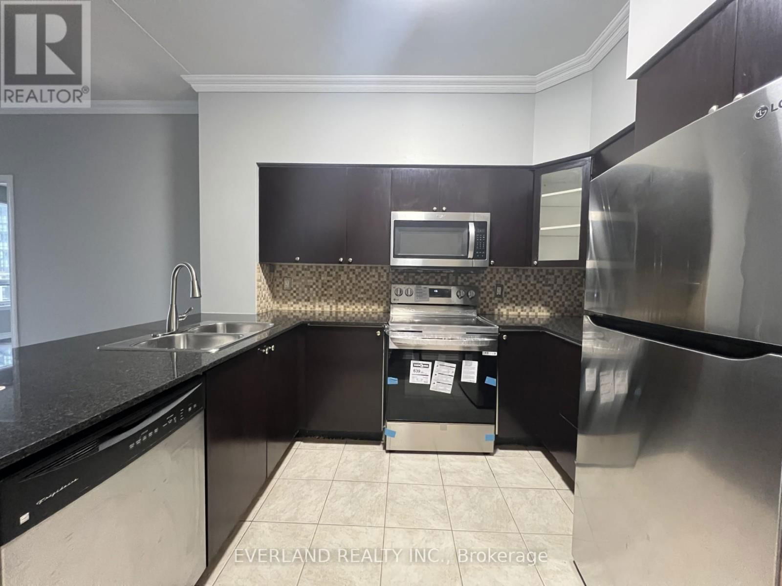901 - 388 PRINCE OF WALES DRIVE Image 4