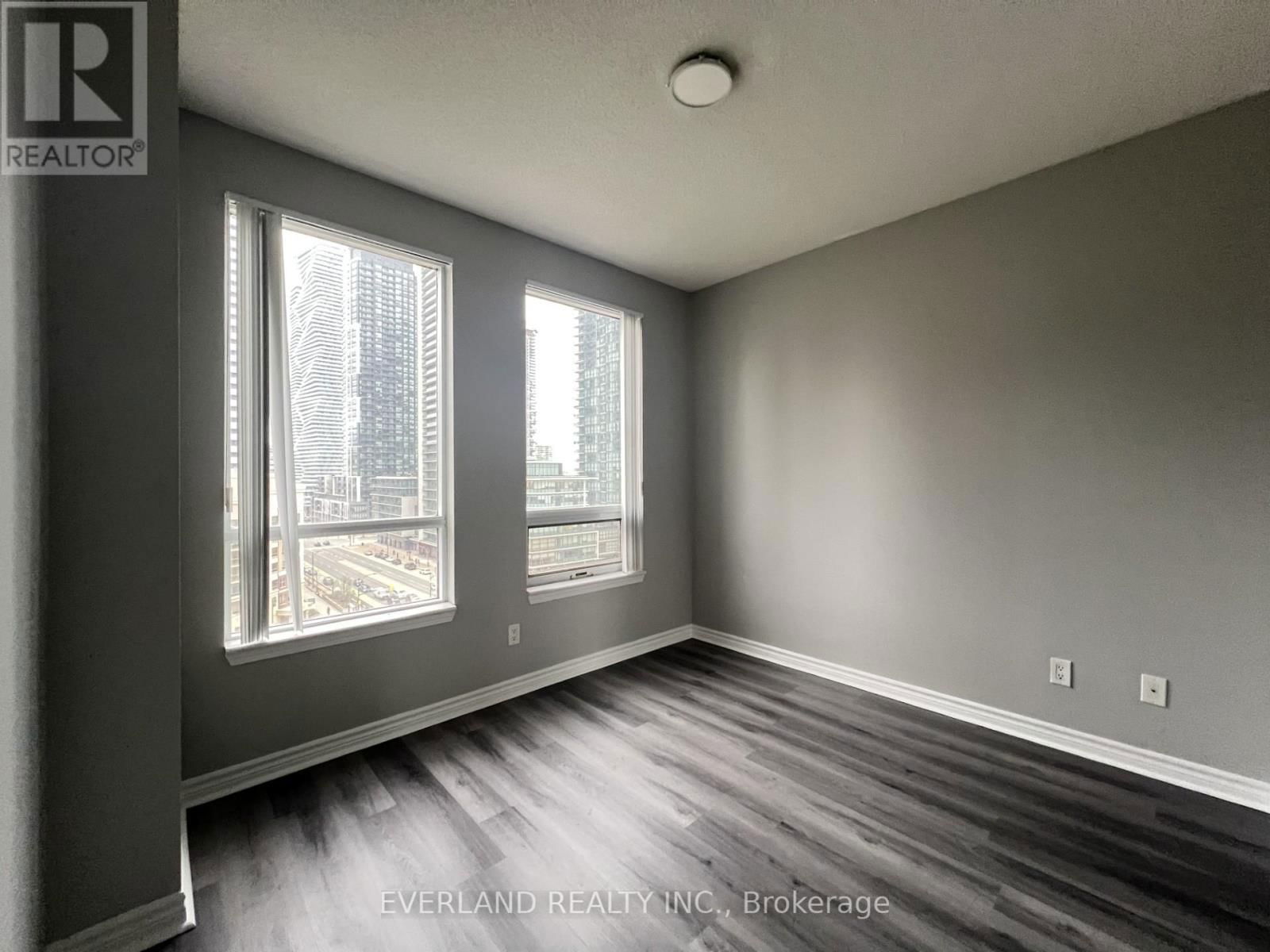 901 - 388 PRINCE OF WALES DRIVE Image 8