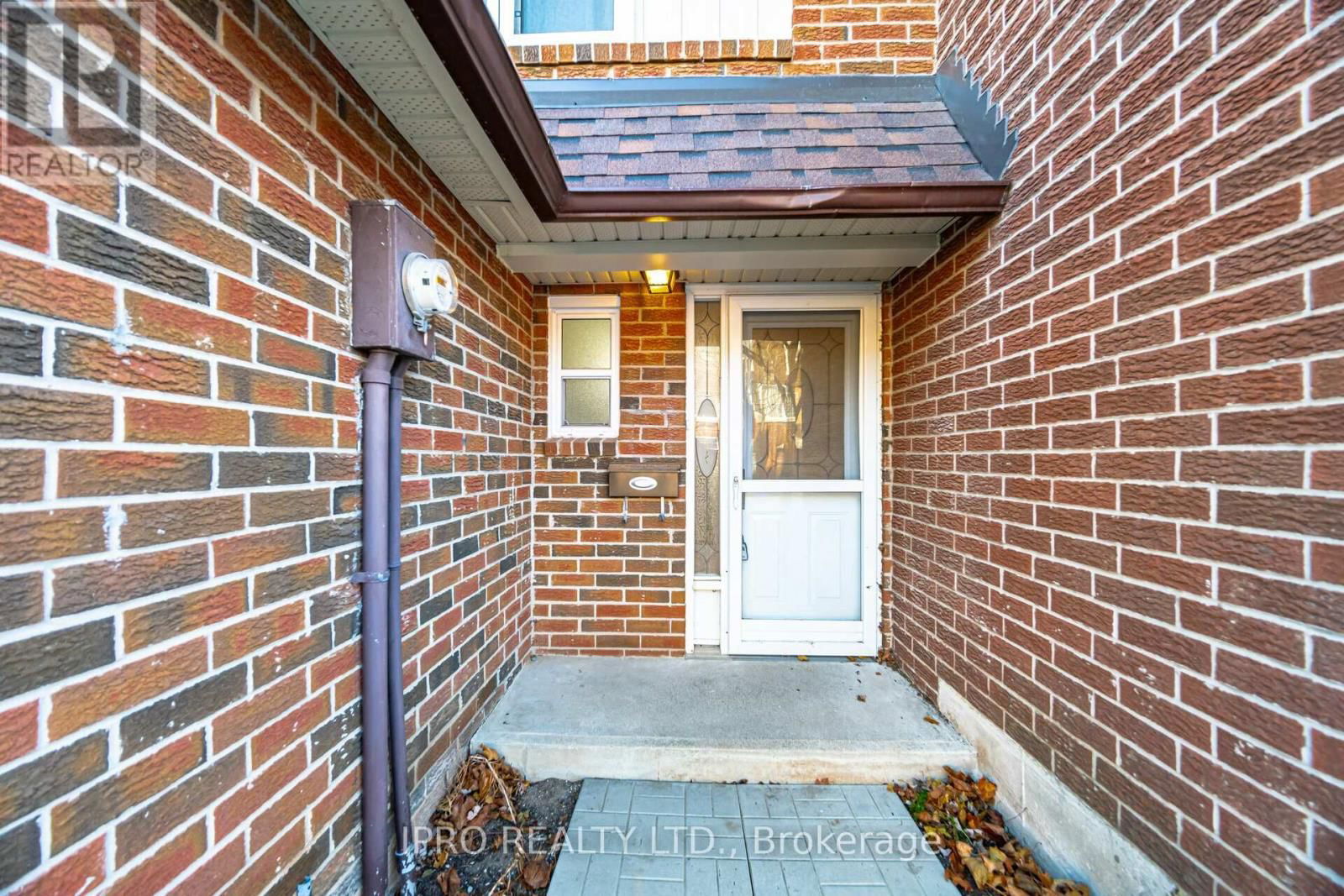 9 - 371 BRONTE STREET S Image 2