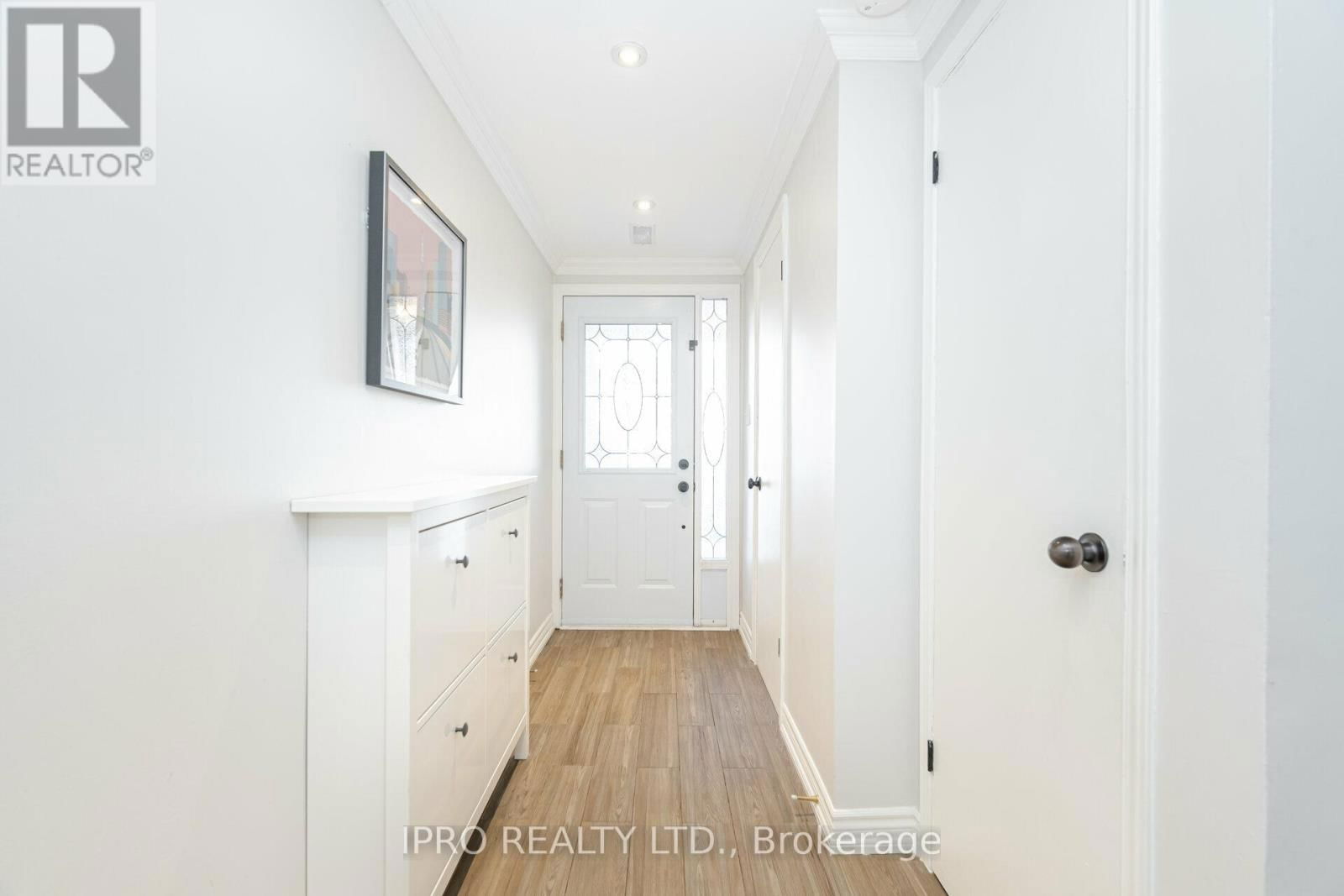 9 - 371 BRONTE STREET S Image 3