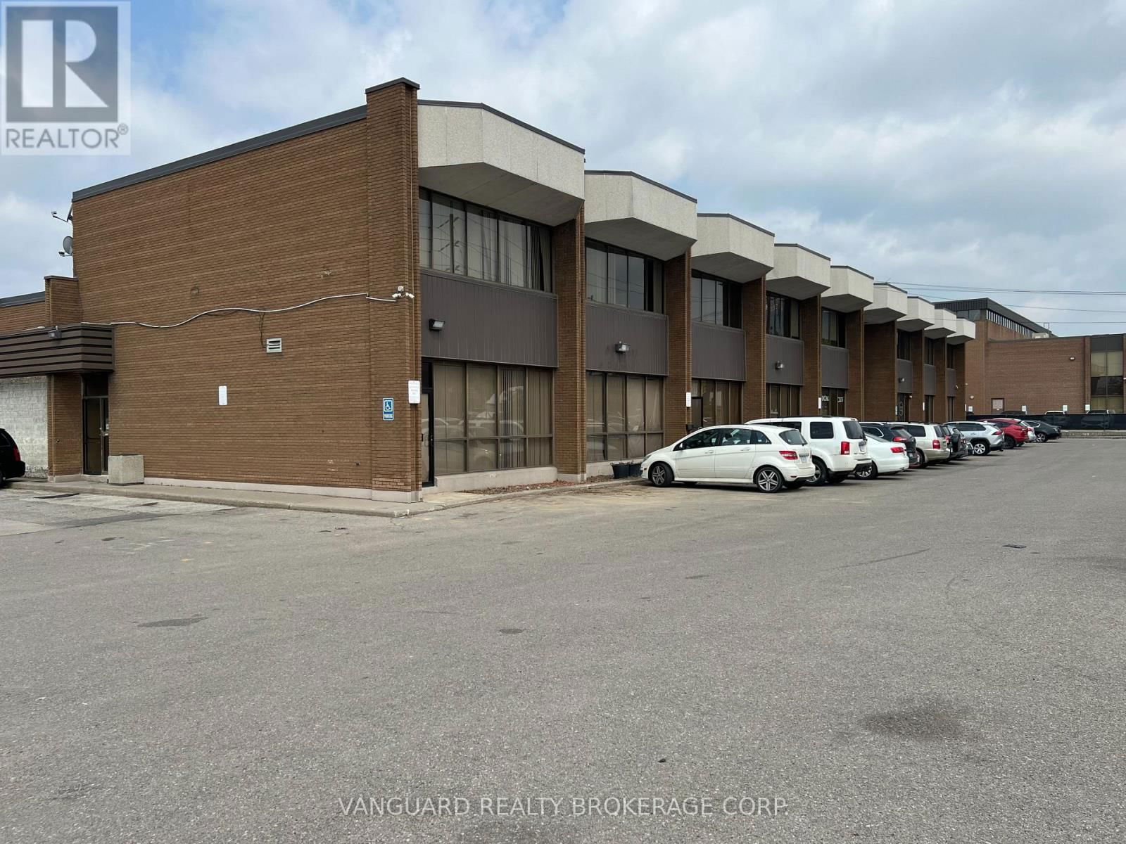 200 - 430 SIGNET DRIVE Image 3