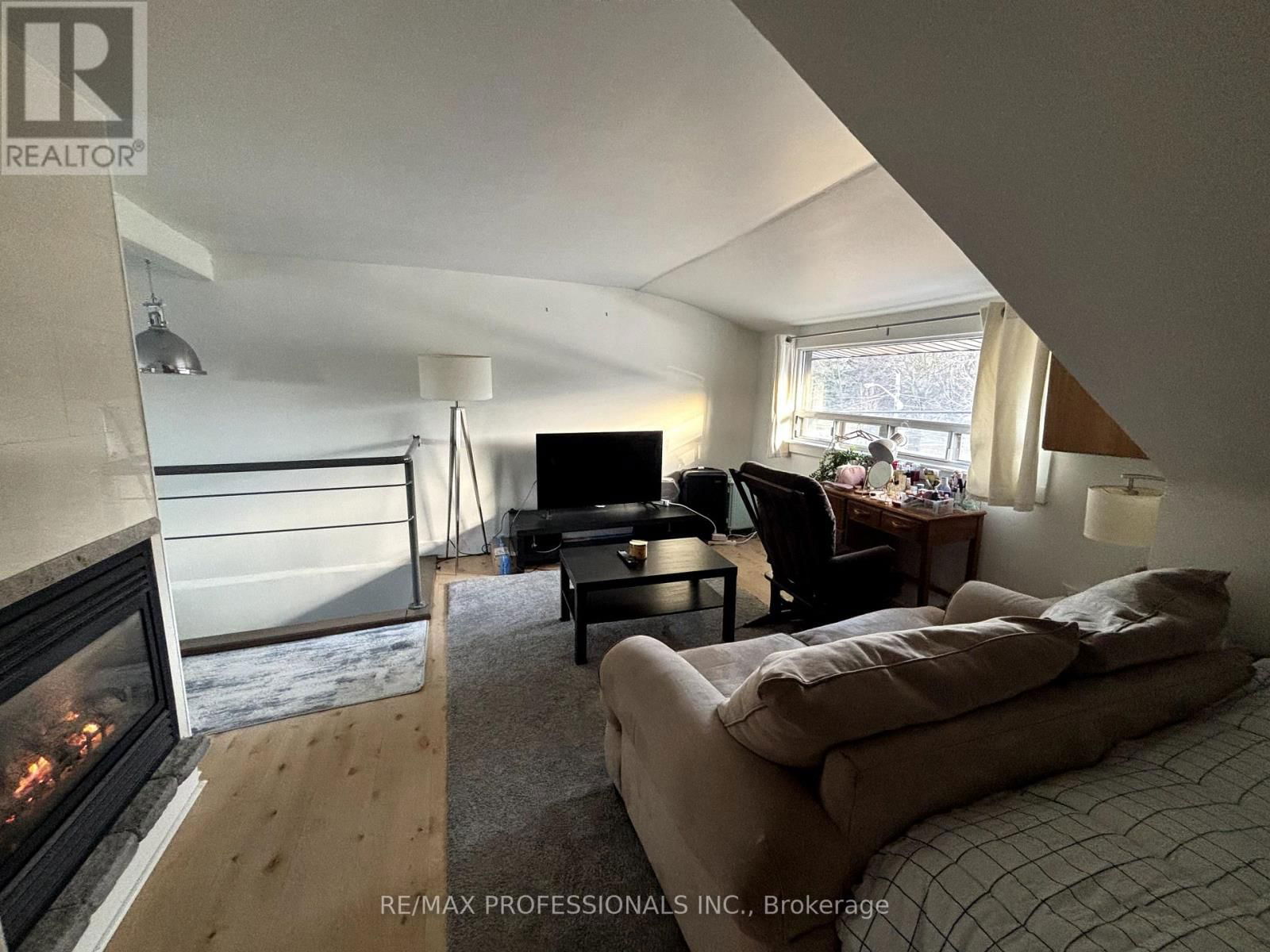 3154 LAKE SHORE BOULEVARD W Image 3