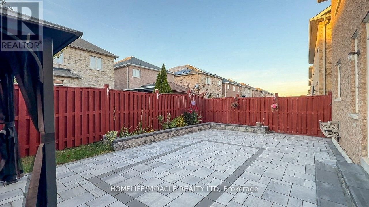 55 LYNDBROOK CRESCENT Image 39