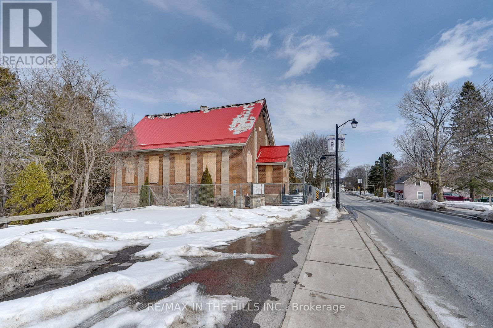 1532 QUEEN STREET Image 9