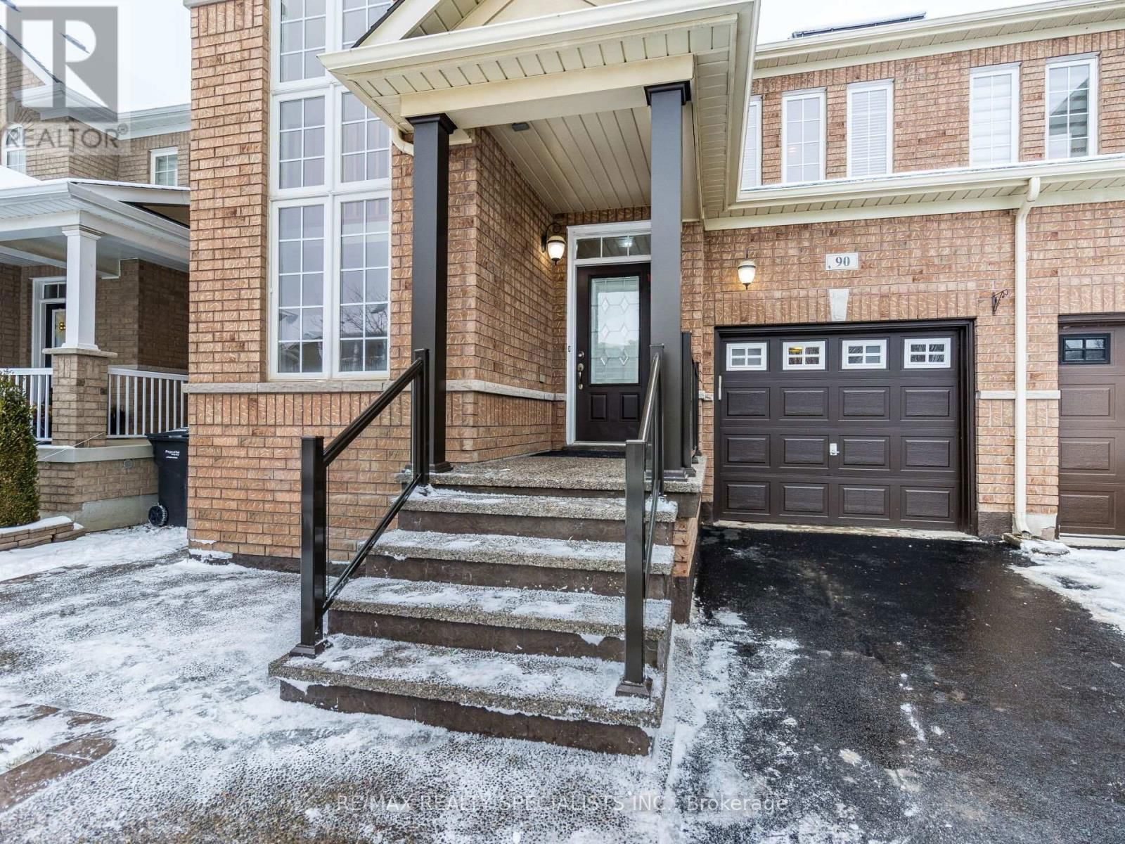 90 BEGONIA CRESCENT Image 2