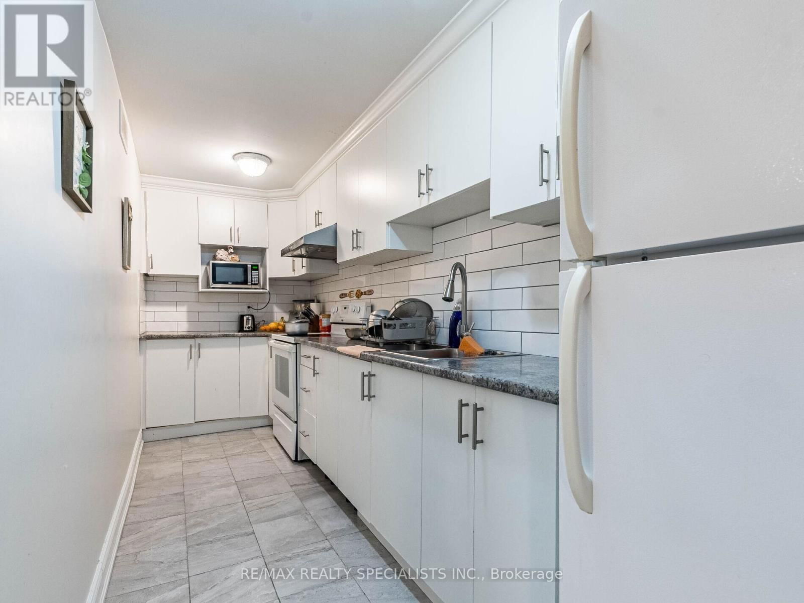 80 THORNBUSH BOULEVARD Image 32