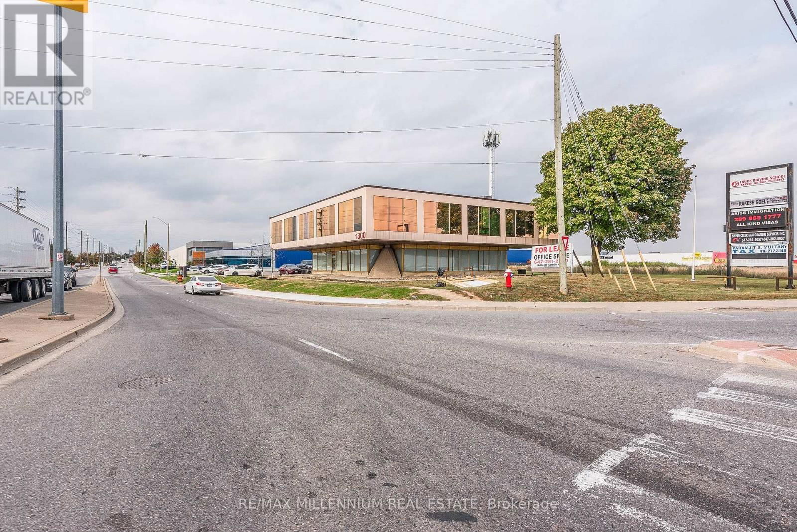 221 - 1300 STEELES AVENUE E Image 2