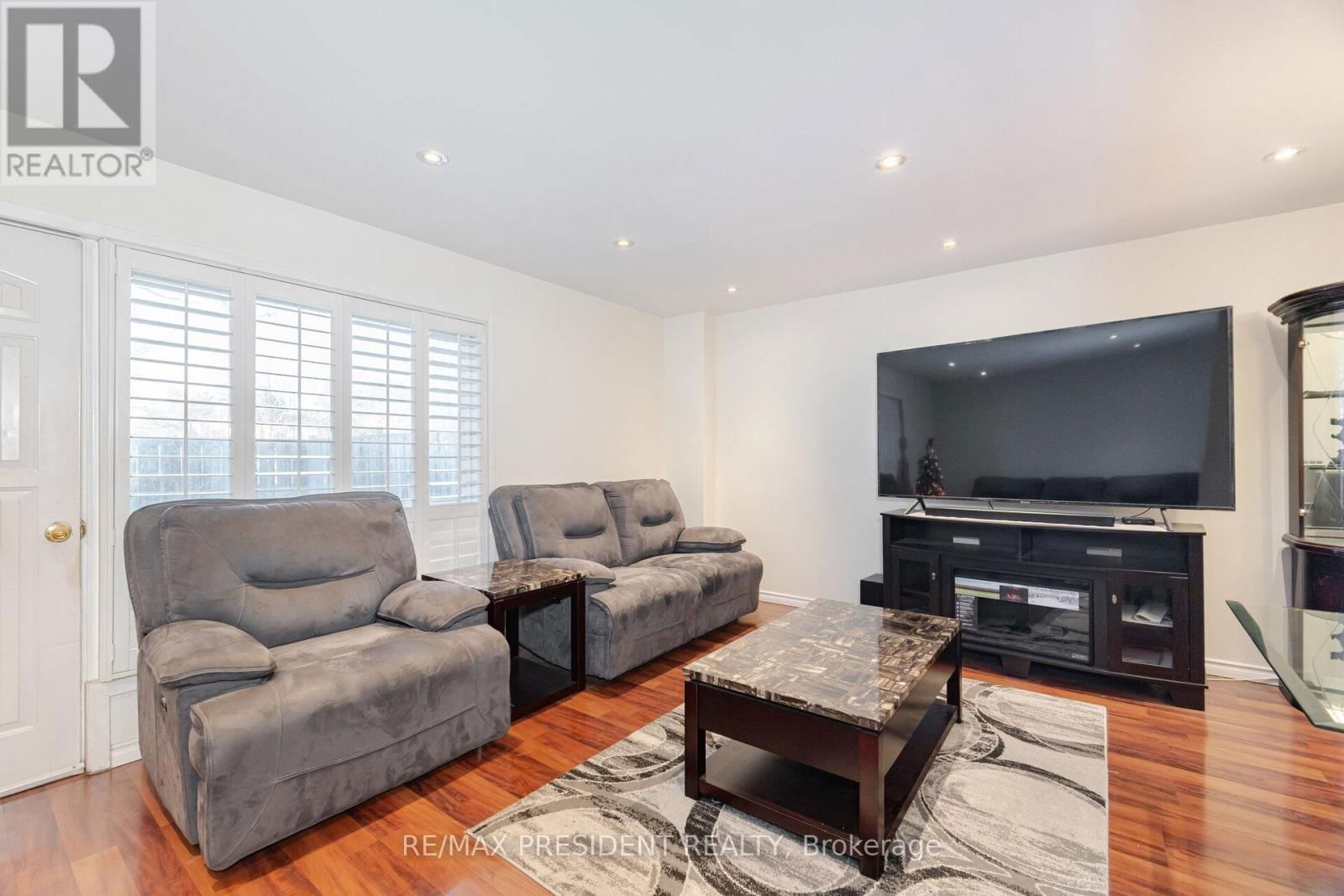 45 - 431 SILVERSTONE DRIVE Image 10